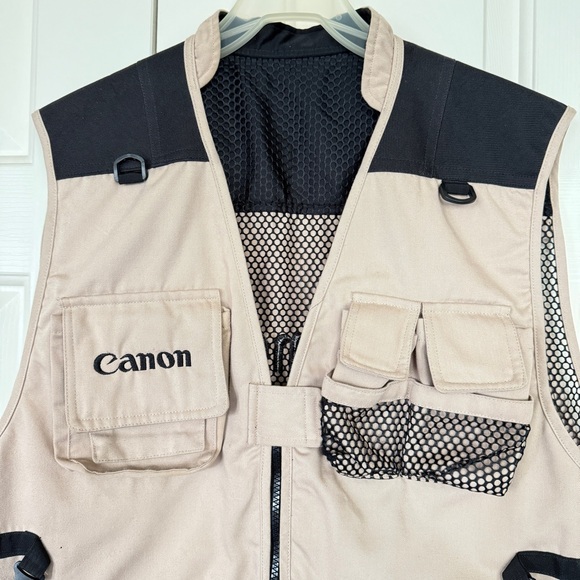 Beige and Black Photography Utility Vest Size XL - Picture 2 of 13
